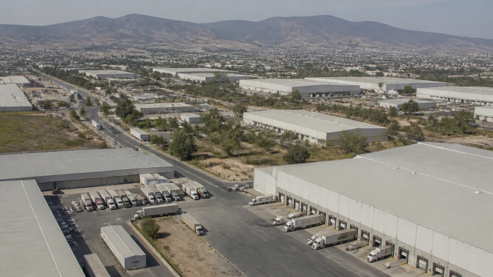 Zona industrial y logística en la periferia del Valle de México